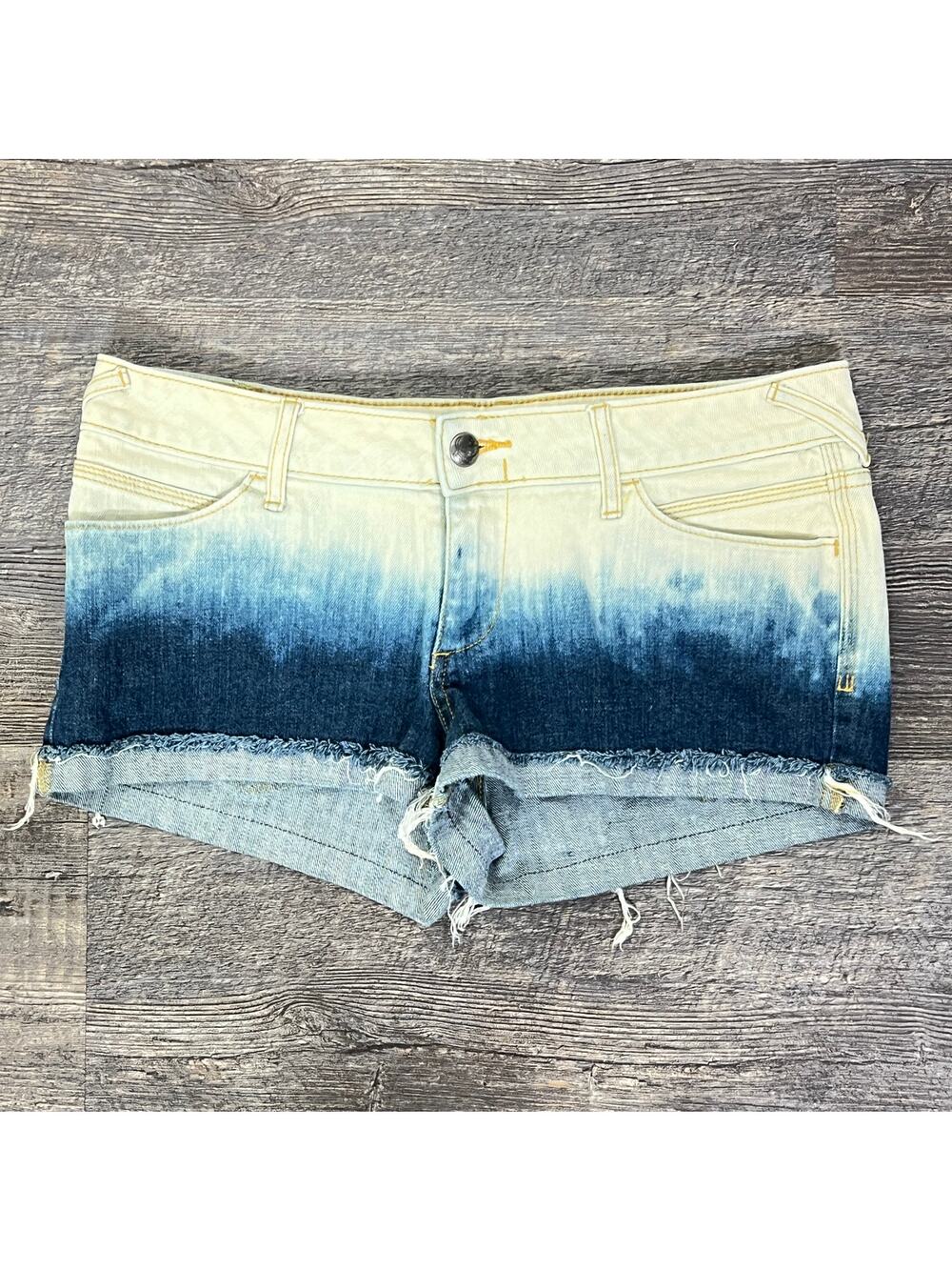 Born to Rule ombre tie-dye style denim jean short size 9 B151